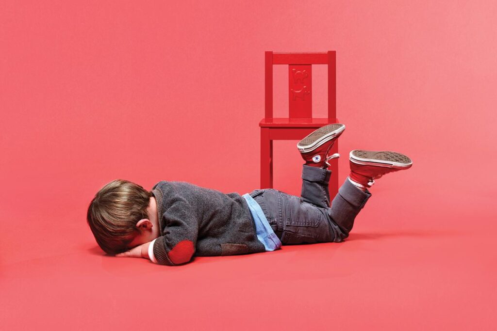 Como fazer com que po mal comportamento de uma criança não afete a outra?