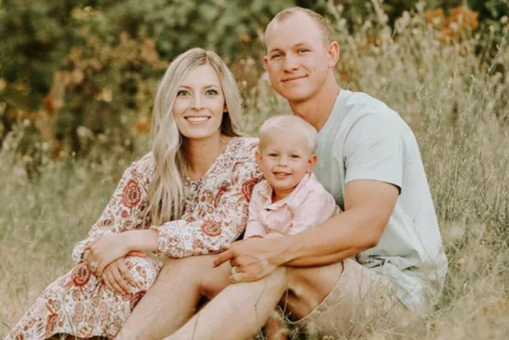 A família está cuidando da bebê