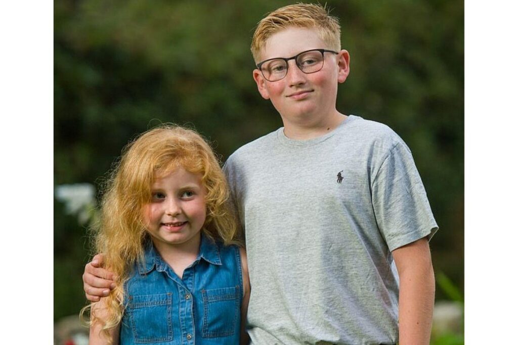 Ela se engasgou com uma peça de Lego