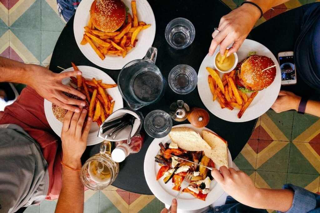 Comer fora exige uma série de cuidados com a pandemia