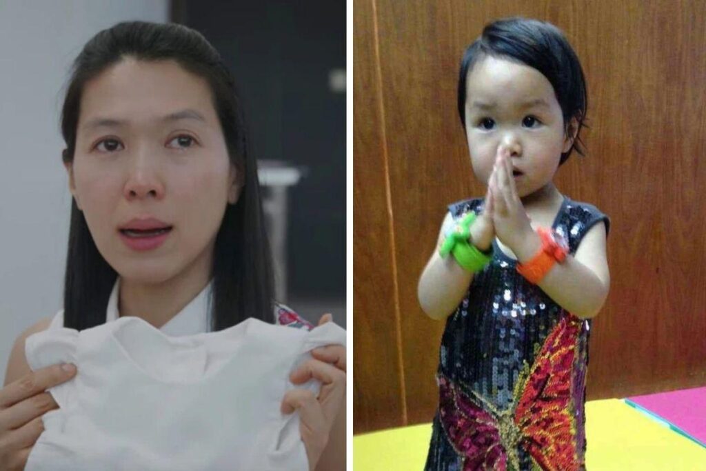 Mãe segura o vestido de sua filha contra o peito enquanto ora