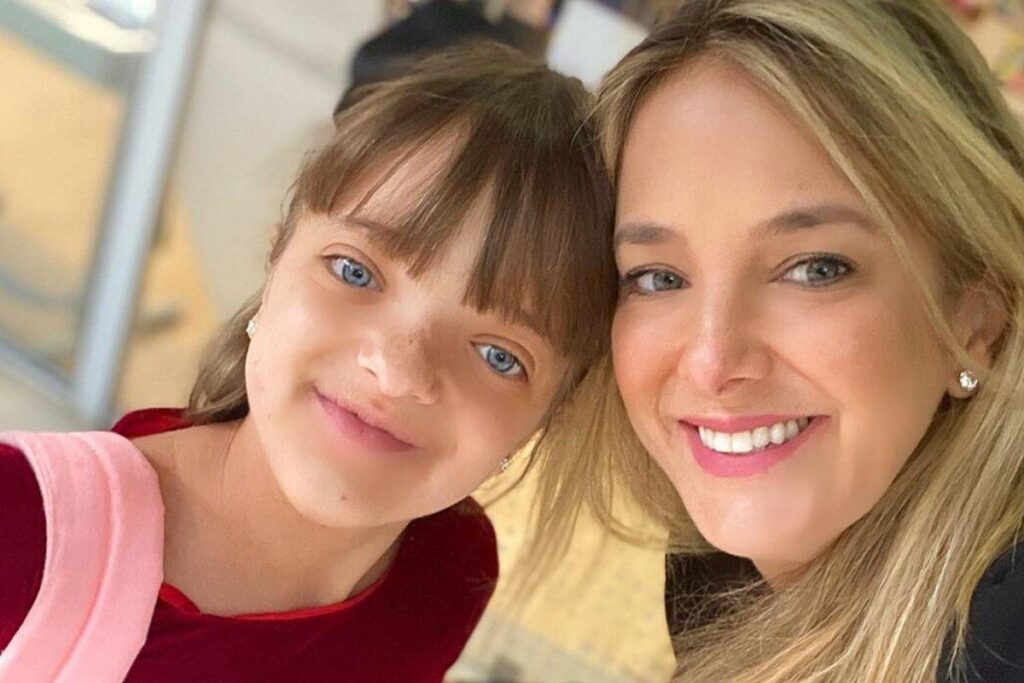 Ticiane Pinheiro compartilha foto de Manuella e Rafaella