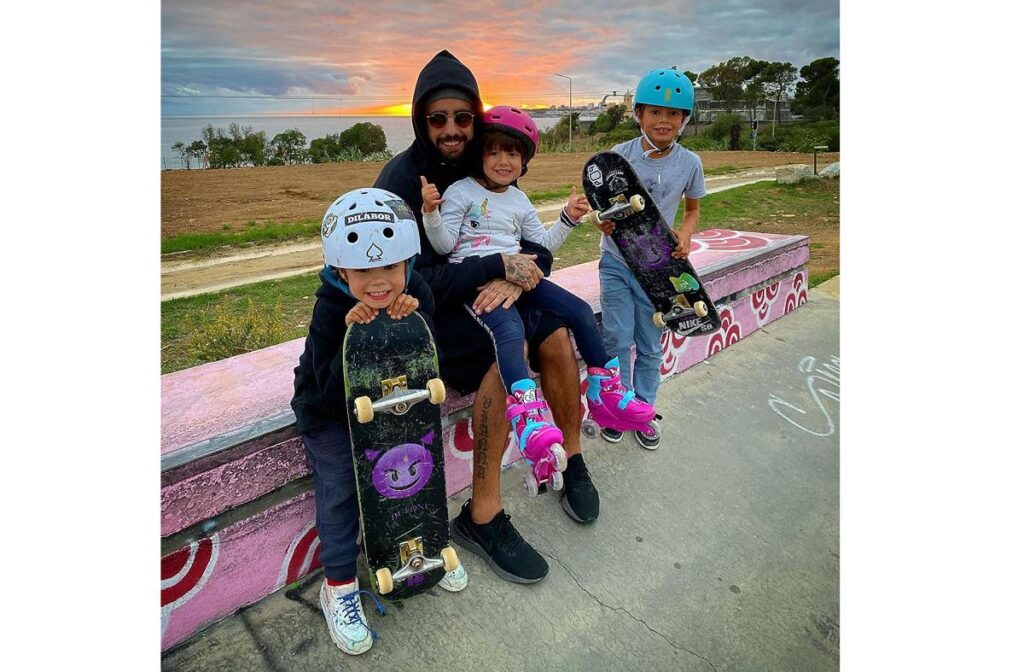 Pedro Scooby curtiu o final de semana com os filhos em uma fazenda