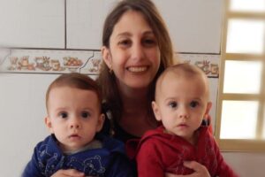 Samêla engravidou de gêmeos em caso raro para pacientes com sindrome de Turner