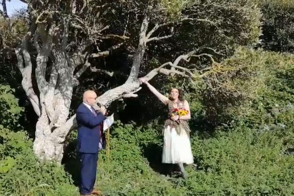 Ela se casaou há um ano