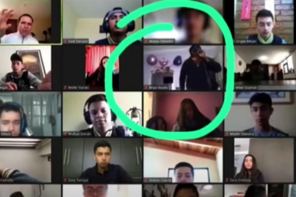 Os alunos contaram ao professor e pediram ajuda