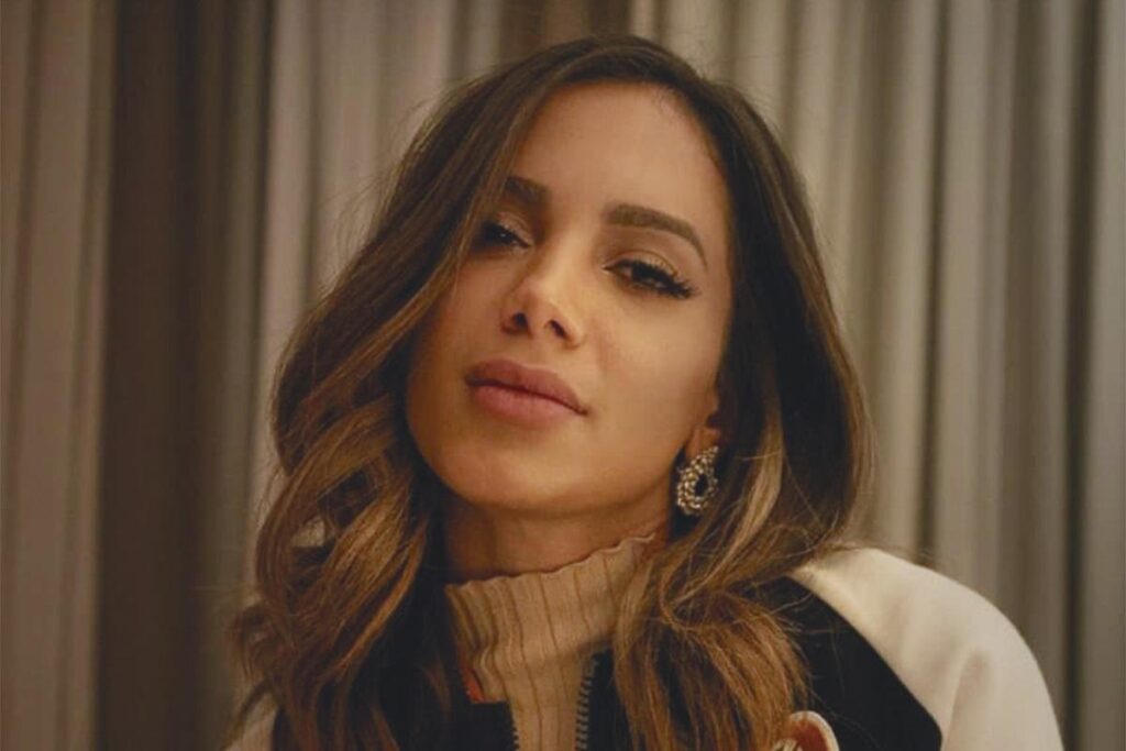 Anitta também falou sobre ser madrinha e depressão