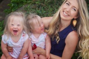 As gêmeas vieram ao mundo graças ao amor dos pais