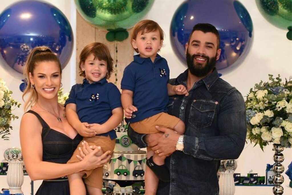 Três semanas após o fim do casamento com Andressa, o cantor ainda não conseguiu visitar os filhos