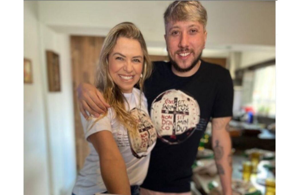 Ela anunciou a notícia nas redes sociais