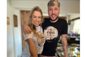 Ela anunciou a notícia nas redes sociais