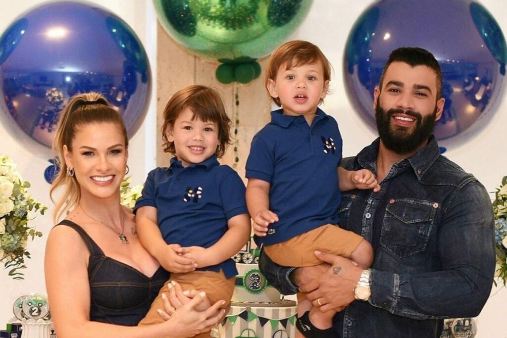 Eles são pais de Gabriel, três anos, e Samuel, dois anos