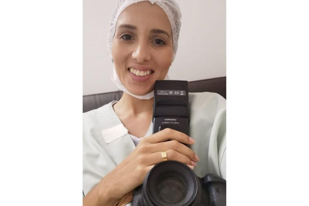 Fotógrafa brasileira conta detalhes sobre foto de parto empelicado que ganhou prêmio internacional