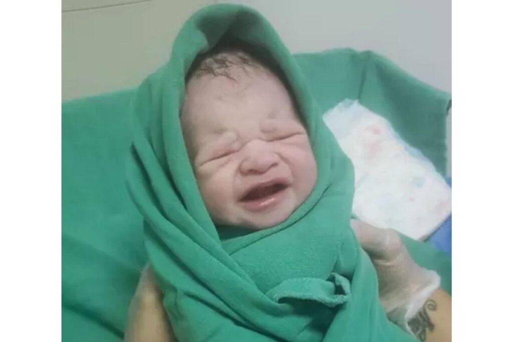 Maria Valentina nasceu dentro do carro