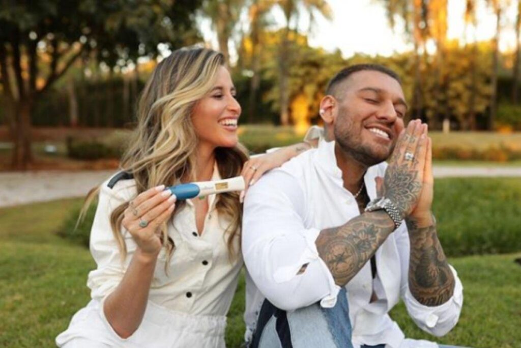 A famosa está a espera do primeiro bebê com Lucas Lucco