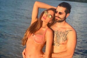 A médica mostrou o crescimento da barriga