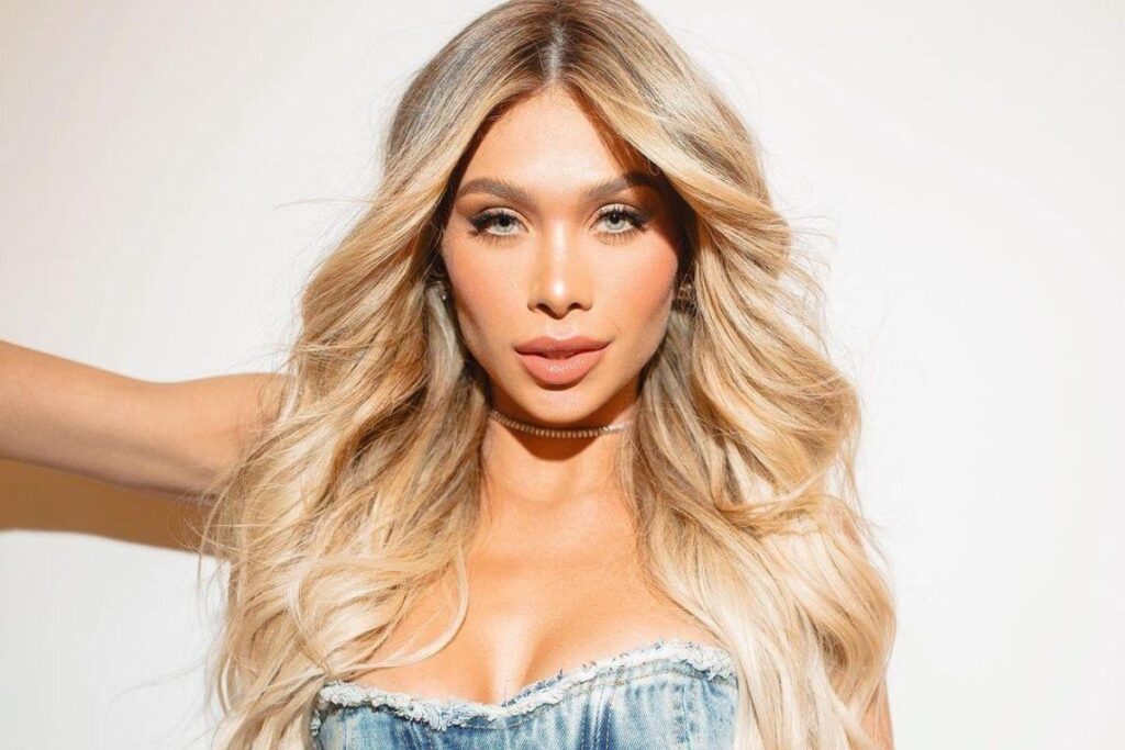 Na legenda, ela falou sobre o procedimento e brincou sobre ser  mãe