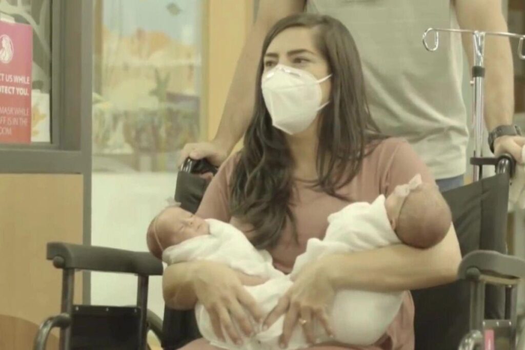 O casal tem dois pares de gêmeos