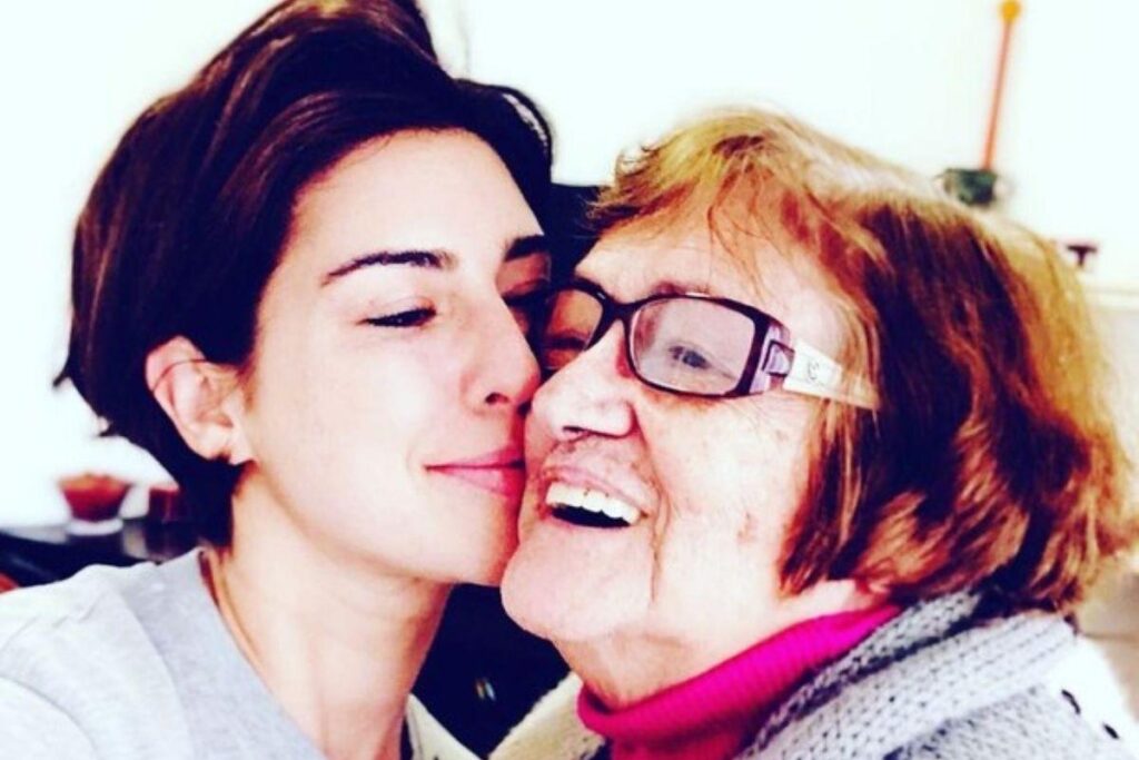 Fernanda Paes Leme ao lado da avó