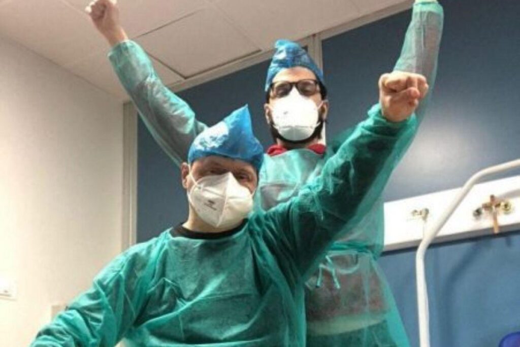 Os dois ficaram internados até o dia 18