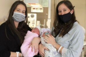 As irmãs tiveram os filhos juntas
