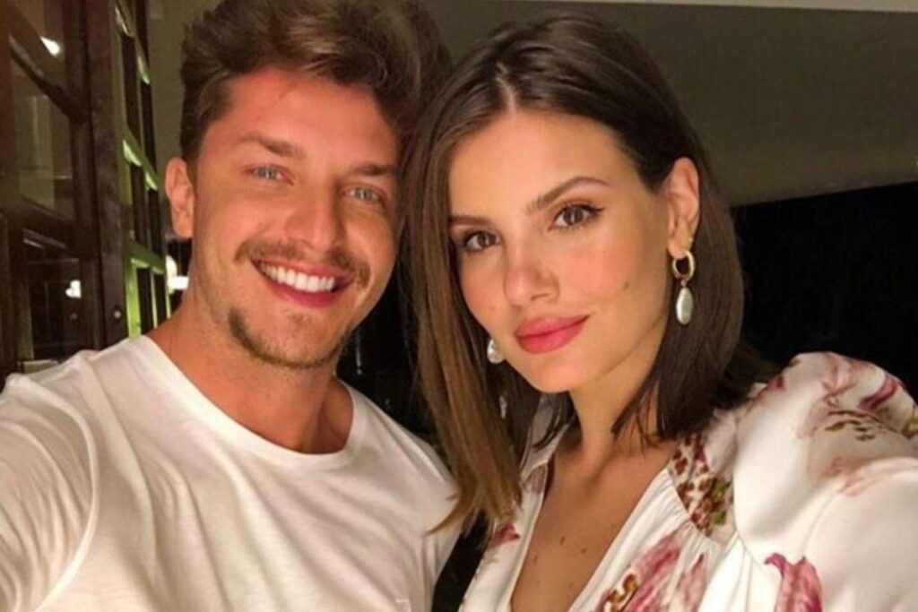 O casal está junto desde 2016