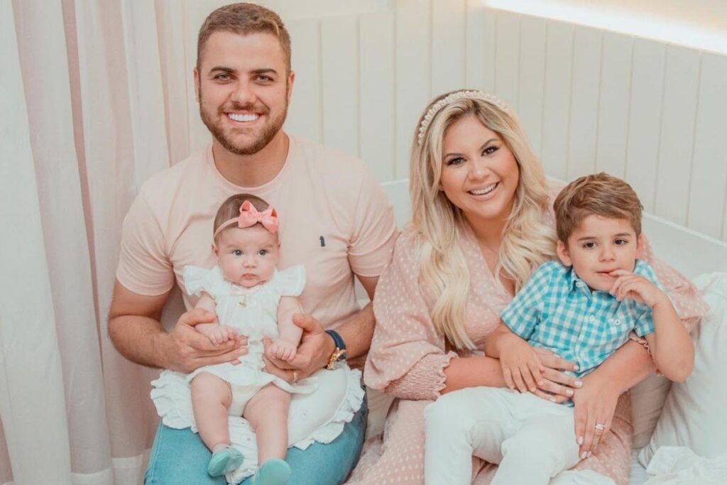 O casal comemorou os 6 meses da filha