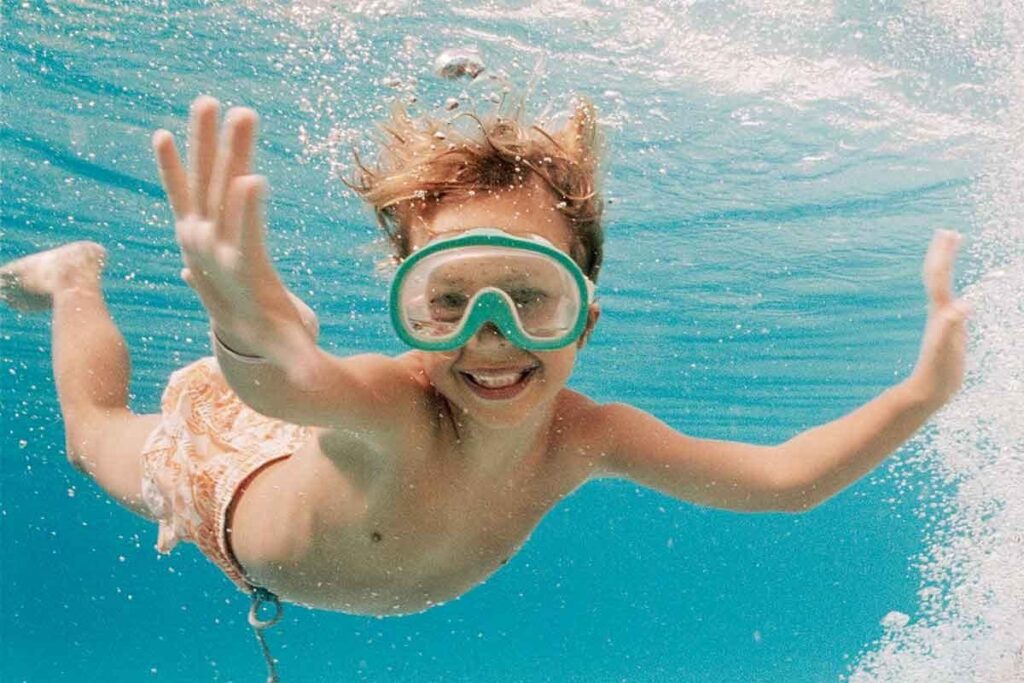 As brincadeiras na água são muito divertidas e podem ensinar muitas coisas!