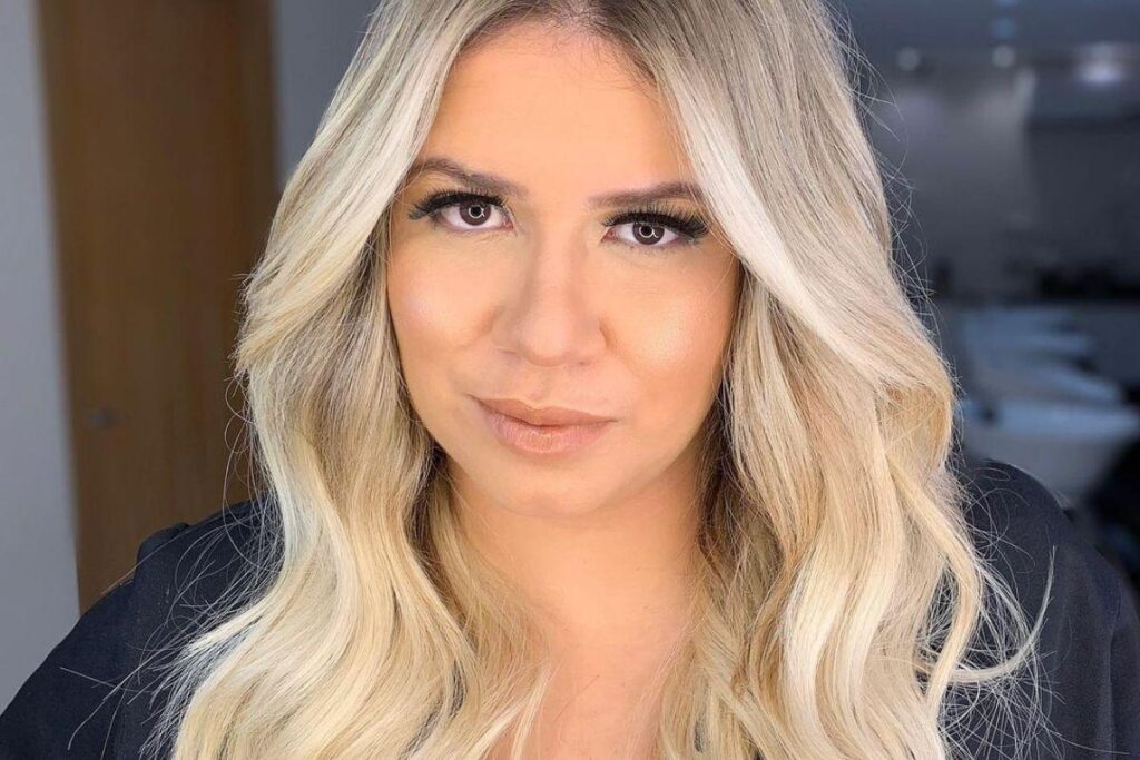 Ela mostrou os primeiros dentes de leite do filho