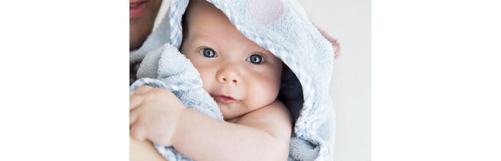 A hora do banho é um momento riquíssimo para fortalecer o vínculo entre a família