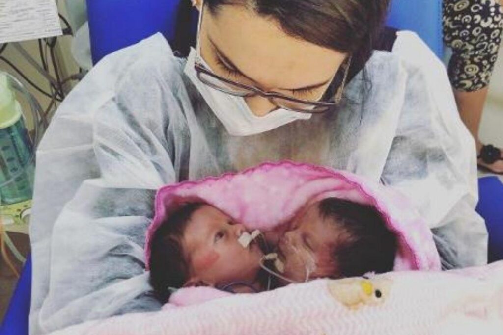 Eles enfrentaram dificuldades para engravidar das meninas