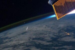 O meteorito atingiu o telhado da casa de Josua