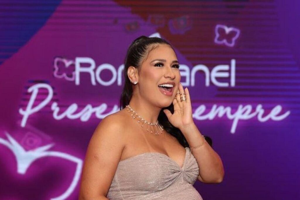 Simone usa look e ressalta a barriga