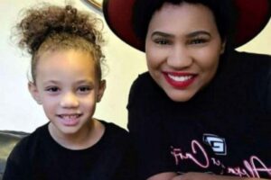 A menina se lembrou do que a mãe a havia ensinado