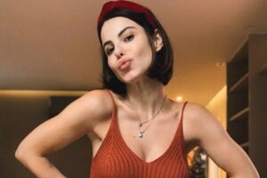 Sthefany Brito derrete-se por foto do marido com o filho