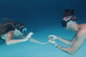 O casal se conheceu em um hotel