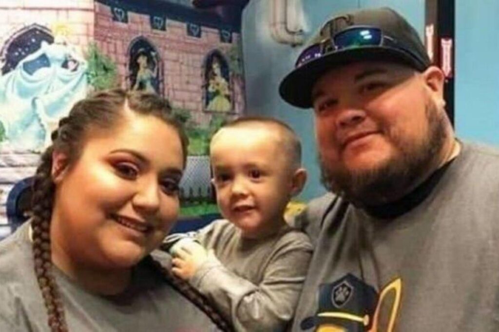 O menino perdeu os dois pais para a Covid-19