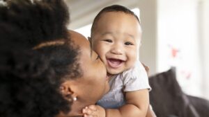 Dia Nacional do Riso: saiba os benefícios de sorrir para a saúde de toda a família