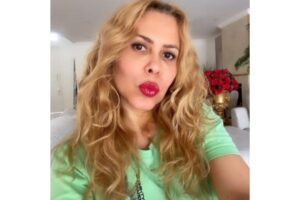 Joelma não conteve as lágrimas