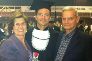 O pai dele está internado com leucemia