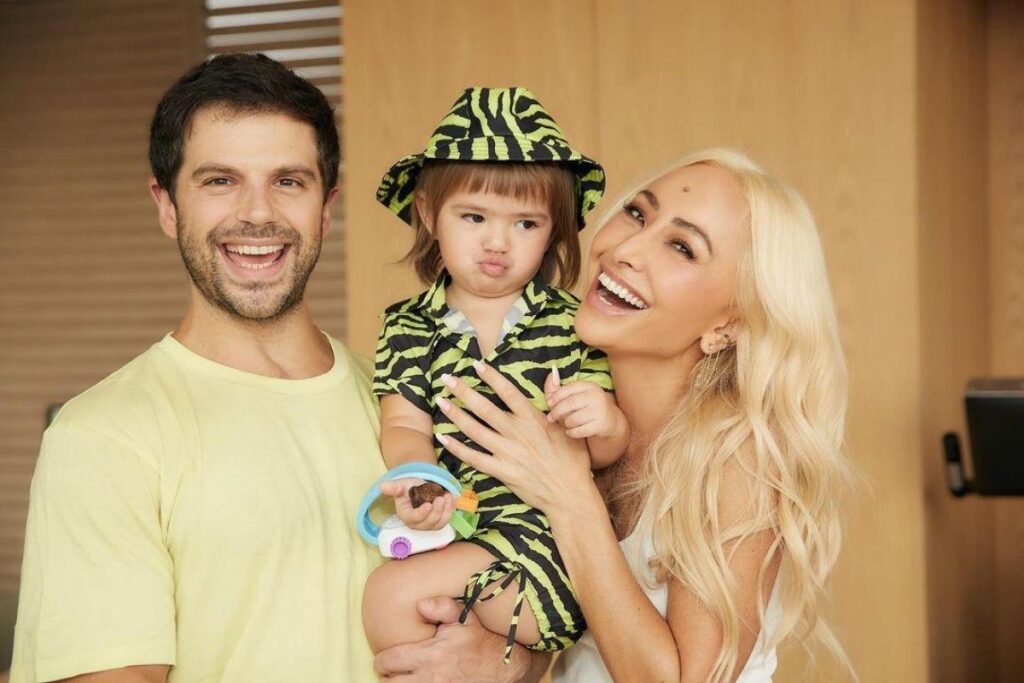 Ela se divertiu com a brincadeira do pai