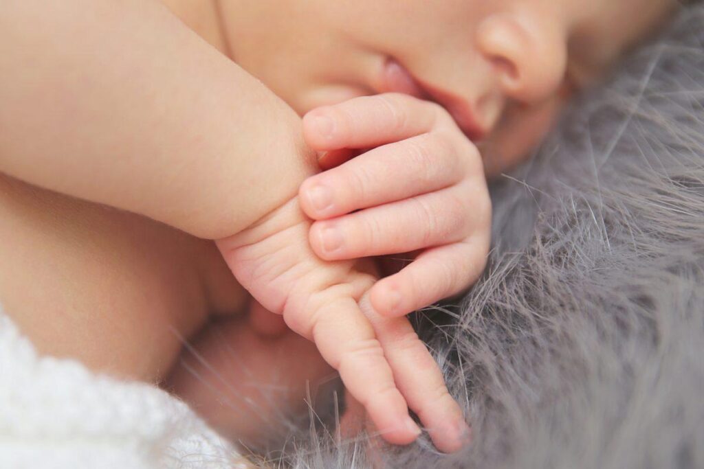 A mãe contou que a irmã sentiu ciúmes da gravidez