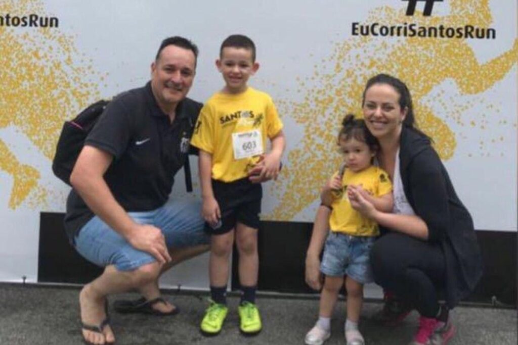 Menino entubado com síndrome rara após contrair covid-19