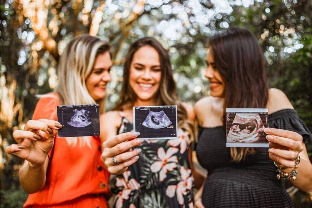 Elas estão grávidas ao mesmo tempo