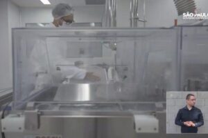 A vacina já começou a ser produzida no Instituto Butantan