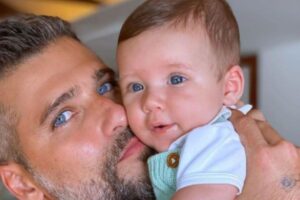 Pai e filho foram passear ao ar livre