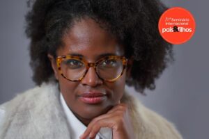 Djamila Ribeiro dos Santos é uma filósofa, feminista negra, escritora e acadêmica brasileira