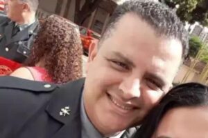 O pai conseguiu salvar os dois jovens