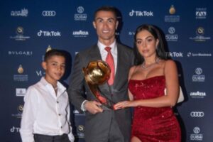 O jogador respondeu algumas perguntas após ser premiado