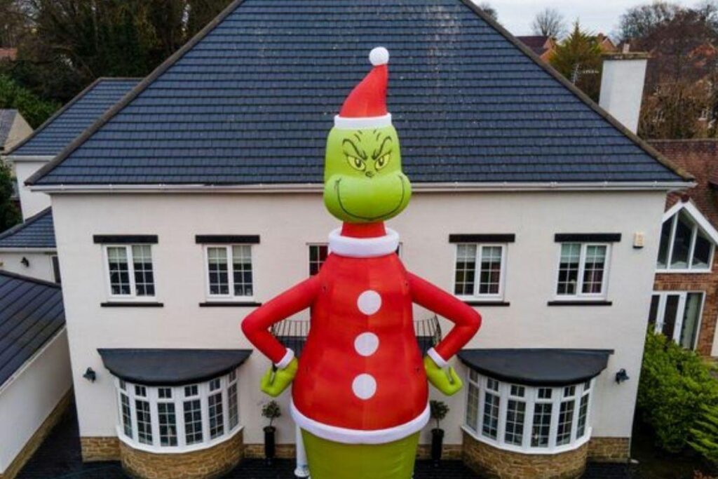 Ele ficou impressionado quando o boneco chegou